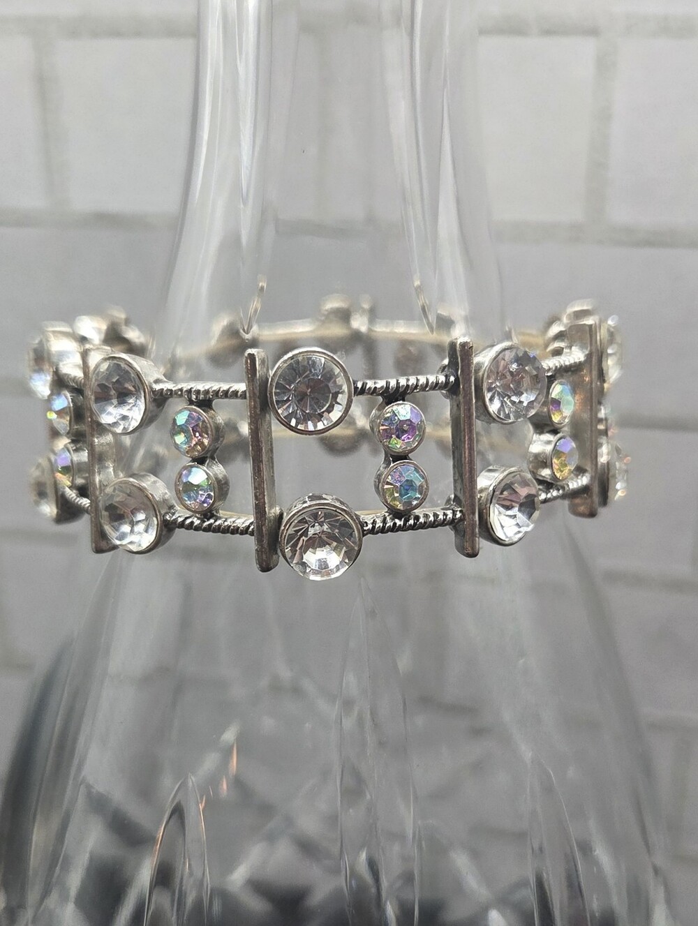1396. Silver Tone Crystal Stretch Bracelet
